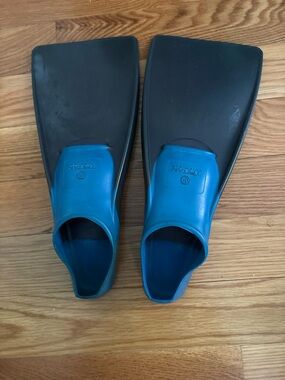 Titan Women’s Black and Blue Short Swim Fins